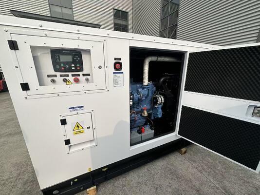 62.5KVA Yuchai इंजन साइलेंट टाइप डीजल जनरेटर सेट विश्वसनीय बिजली समाधान के लिए